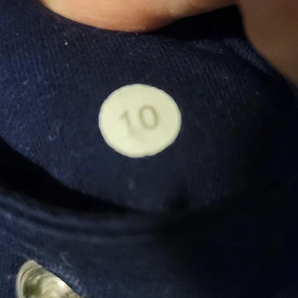 Lululemon women capri pants - Picture 5 of 5